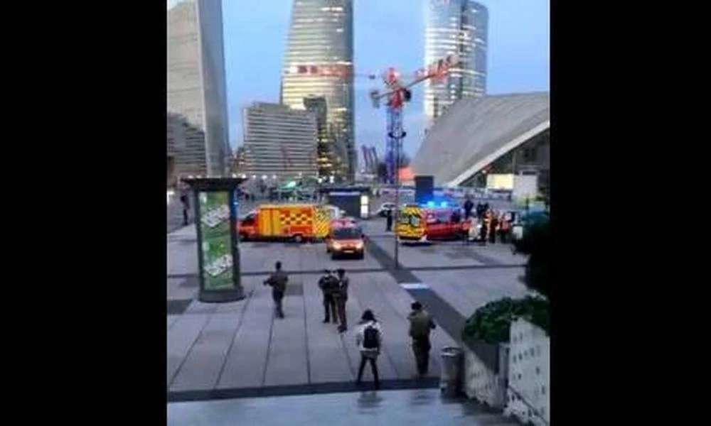 Τρόμος στο Παρίσι: Φορτηγό παρέσυρε πεζούς – Ένας νεκρός